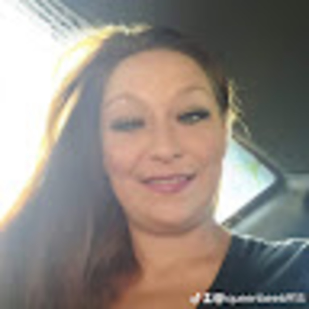 Meet your Posher, Crystal